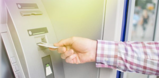 Hướng dẫn cách rút tiền qua thẻ ATM chi tiết nhất